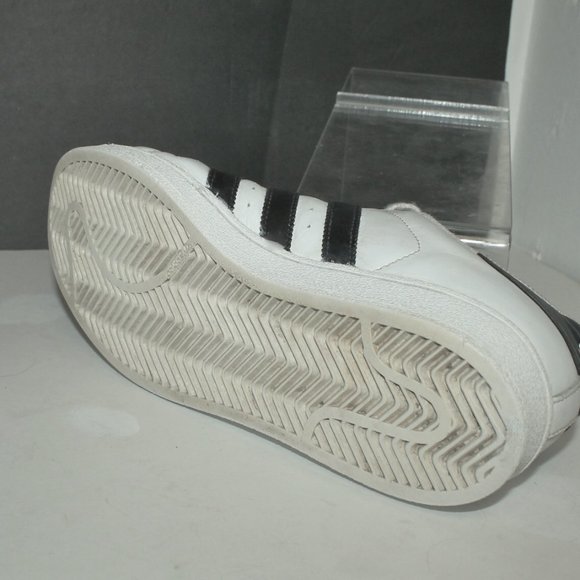 Adidas Superstar Classic Shoe Sneakers Men's 7.5  will fit Woman Size 9 - Picture 6 of 7